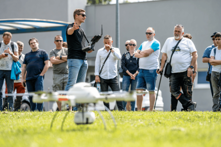 Matej Oros na seminári Ako sa stať pilotom dronu a bezpečne lietať